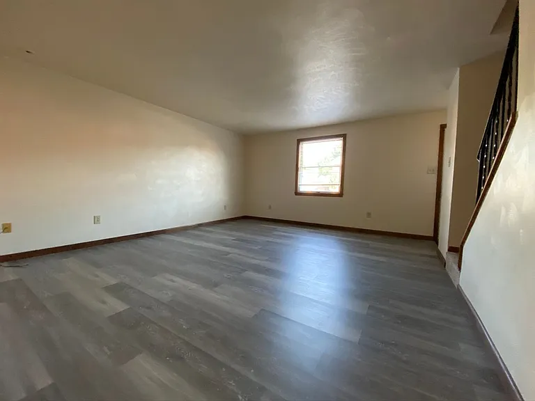 111 Edgewater Vlg #6 — Photo 4