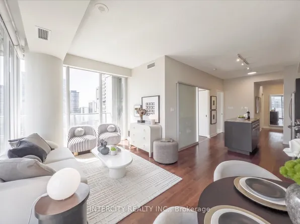 126 Simcoe St #2503, Toronto, ON M5H 4E6