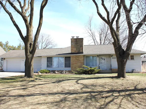 3004 McClain Dr, Cedar Falls, IA 50613