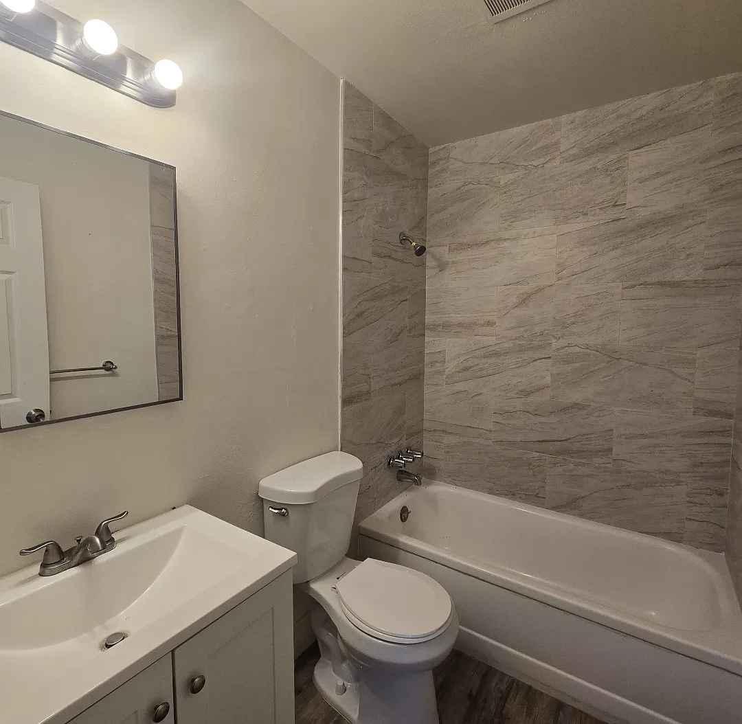 2 bed, 647 sqft, $1,195 — Photo 3