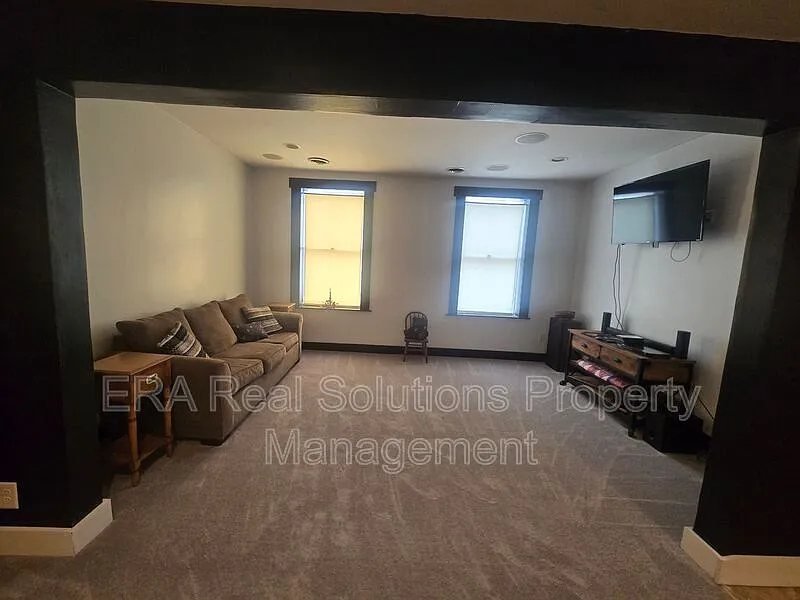 Studio, 1.0 bath, $925 — Photo 2