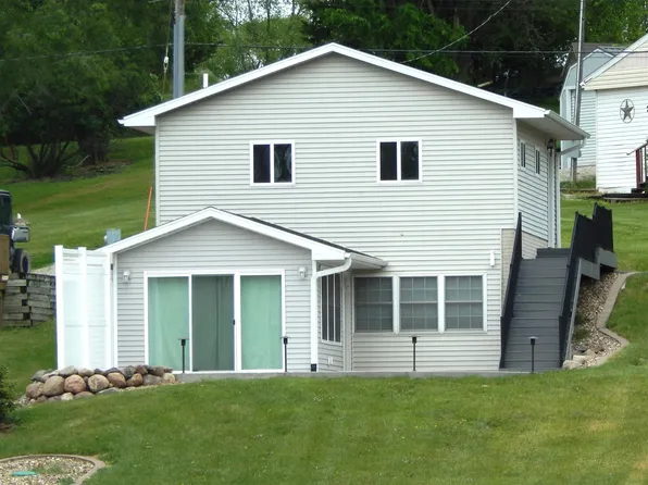210 Eastside Ln, Montezuma, IA 50171