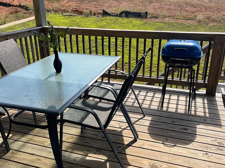 300 Turner Ct — Photo 2