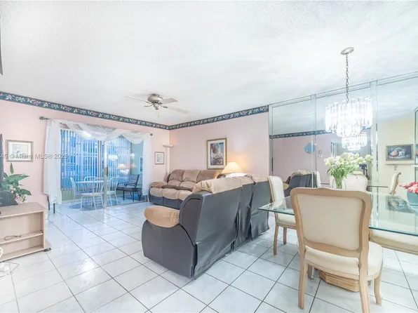 4701 NW 34th St APT 401, Lauderdale Lakes, FL 33319