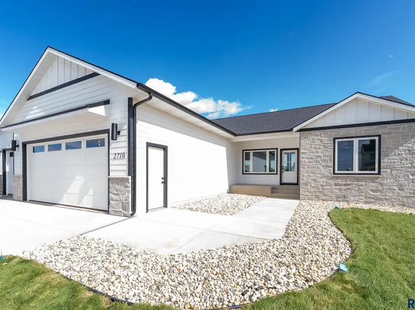 156 Mydland Cir, Harrisburg, SD 57032