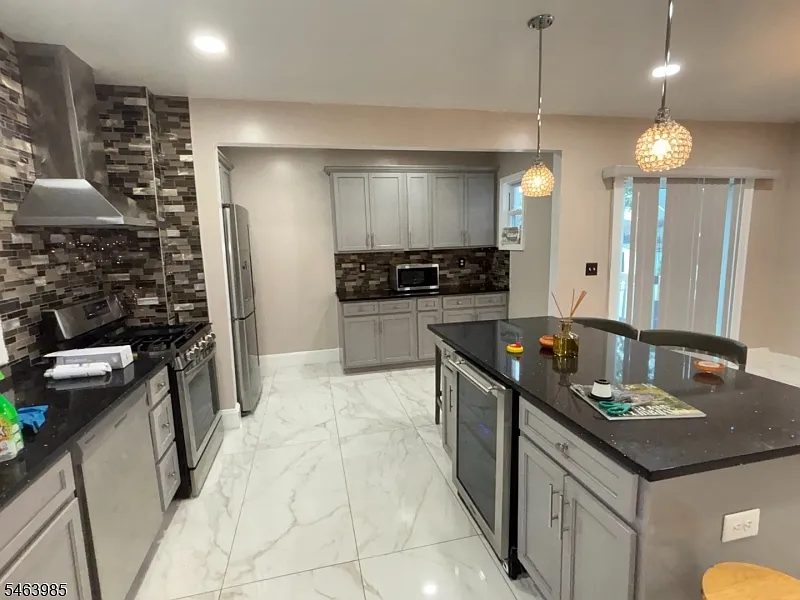 4 bed, 2.0 bath, $3,600 — Photo 2