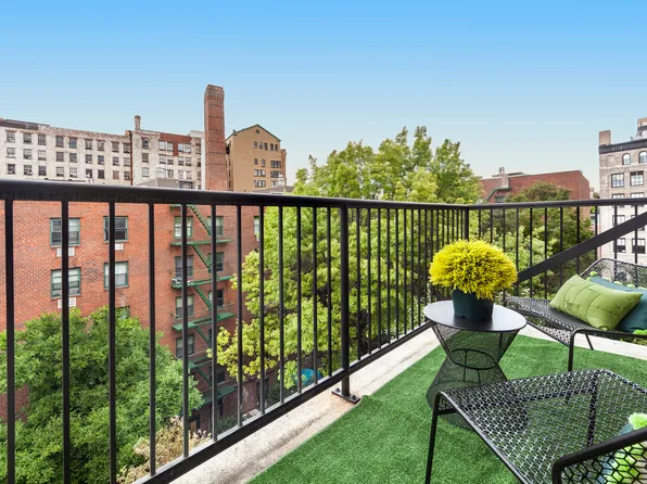 359 West 11th Street image 1 of 11