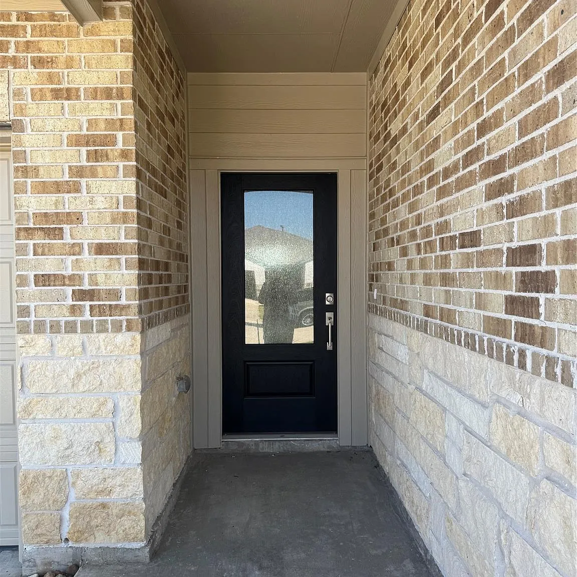 4 bed, 2.0 bath, 2081 sqft, $2,450 — Photo 4