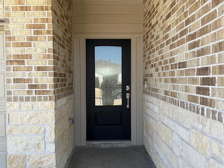 902 Heaven Dr — Photo 4