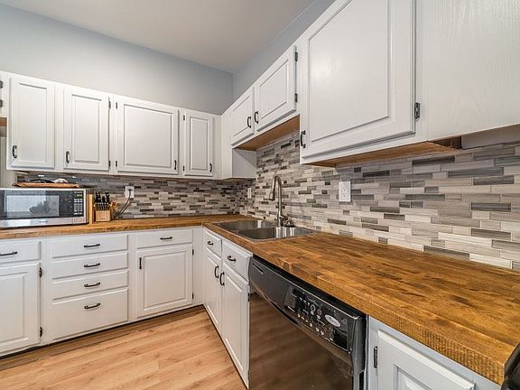 3rd image of 8364 Tamarack Dr