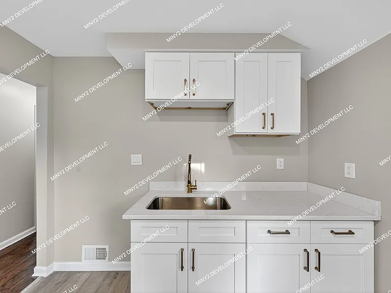 21422 Pembroke Ave — Photo 3