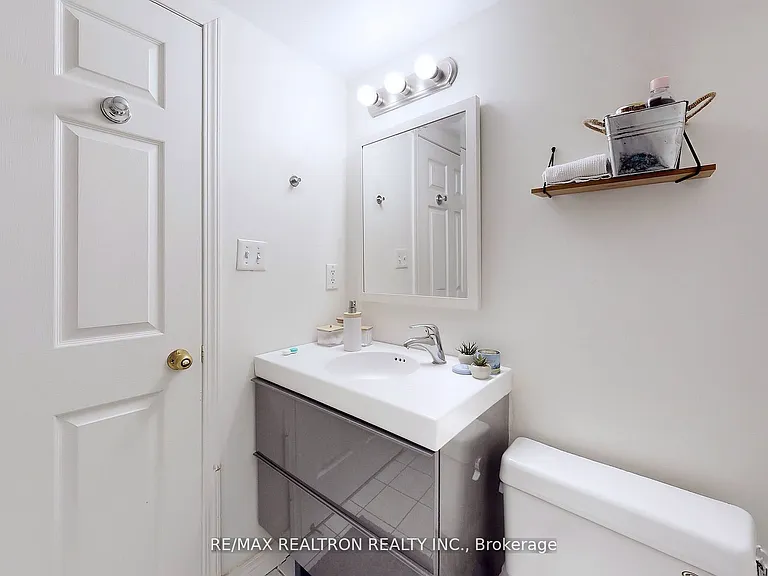 7 Lorraine Dr #2009 — Photo 26