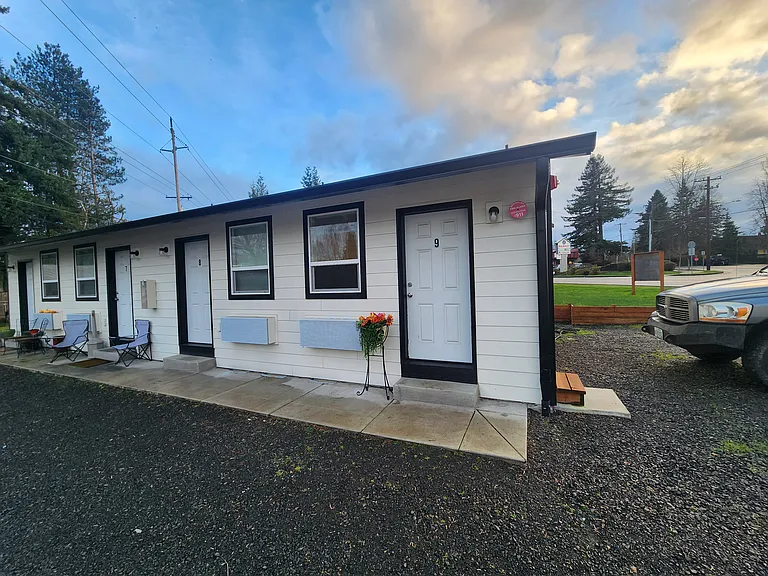 2600 SE Orient Dr #9 — Photo 1