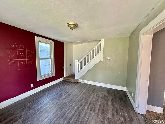 2nd image of 1103 E Maywood Ave