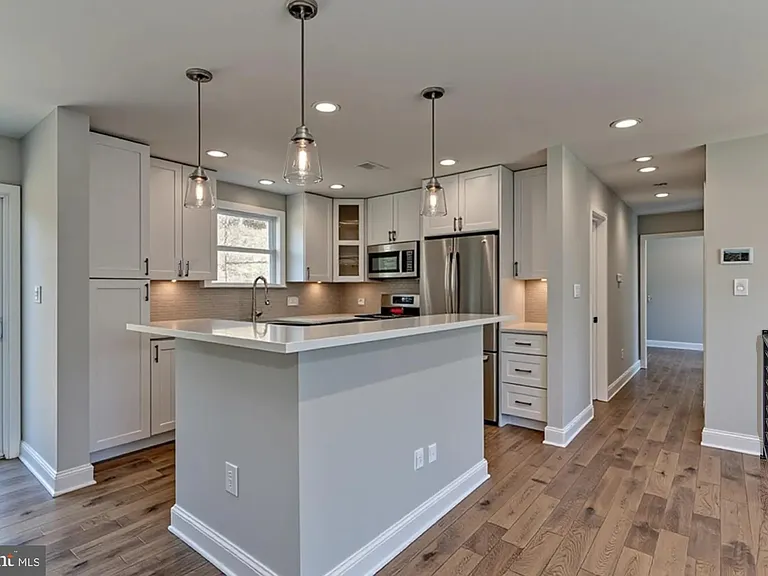 415 Ritchie Pkwy — Photo 9