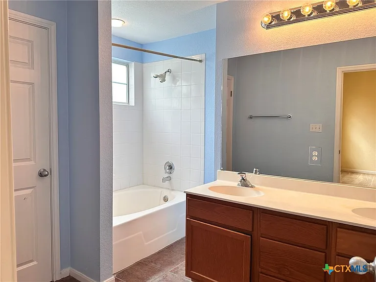 2050 Lisa Ln — Photo 25