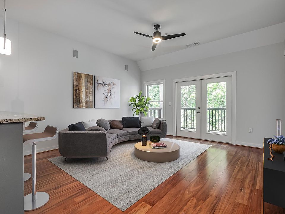 Bright Living Space with High Ceilings