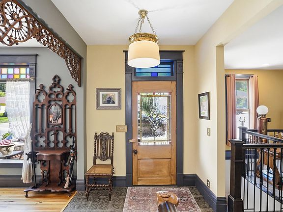 5th image of 152 Charles St