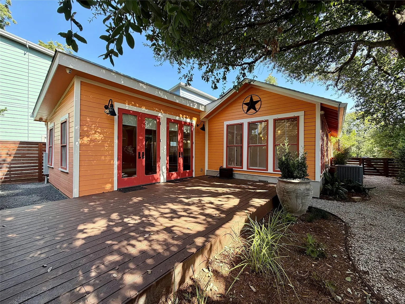 3 bed, 2.0 bath, 1440 sqft, $4,300 — Photo 3