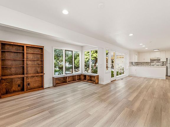 4th image of 1132 Seaview Ave