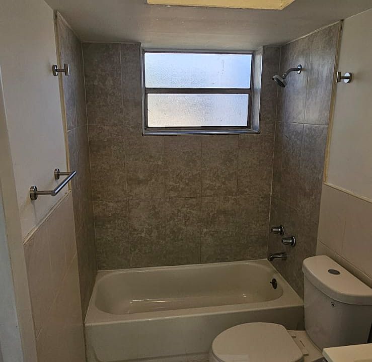1st image of 1370 NE 119th St APT 22