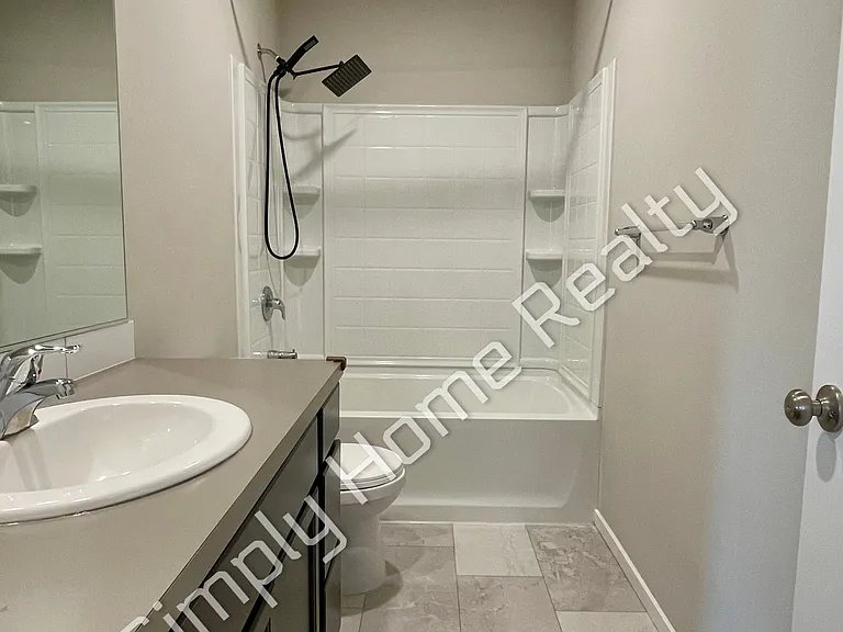18715 Emmons Ct E — Photo 12