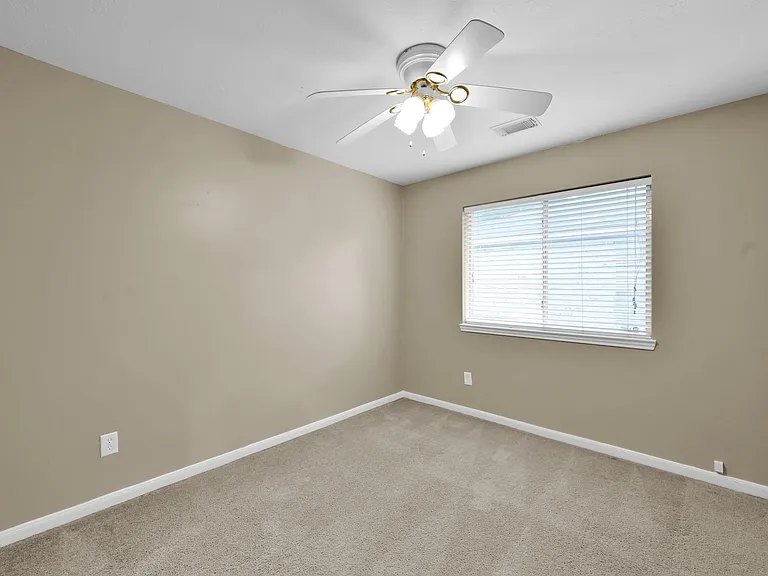 506 Paradise Ln — Photo 16