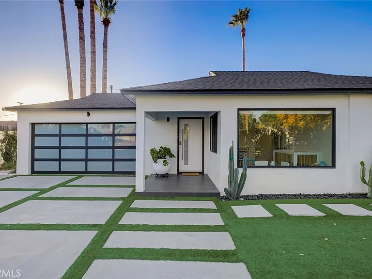8161 Encino Ave — Photo 24