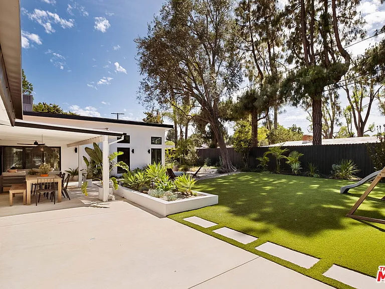 4735 Degovia Ave — Photo 3