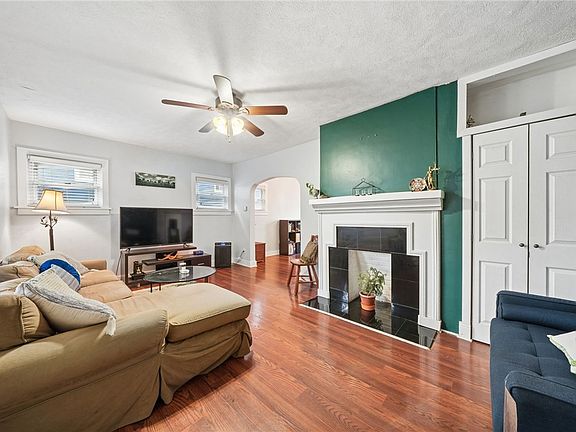 5th image of 841 Deely St
