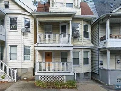 66 9th Ave, East Orange, NJ, 07018