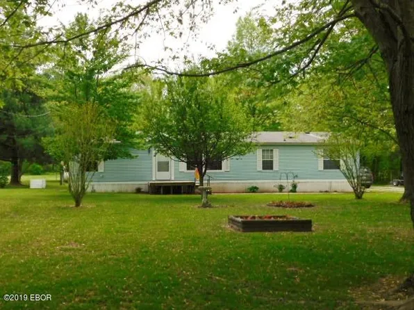 1888 Red Stripe Rd, Odin, IL 62870