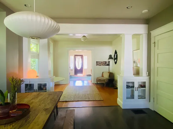 2739 NE Halsey St, Portland, OR 97232