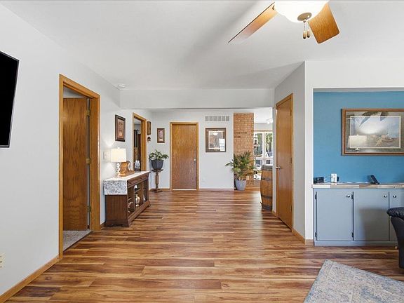 4th image of 2208 Oxford Ln