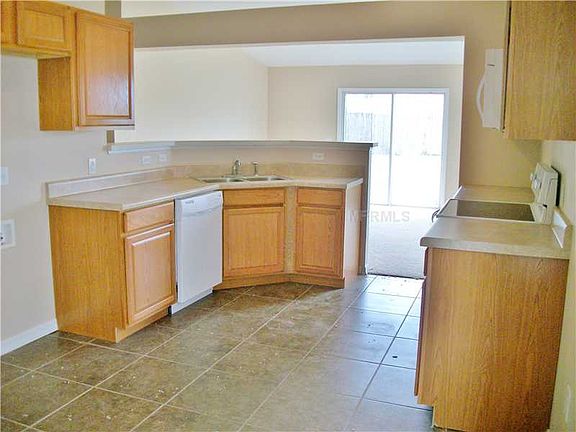 5th image of 141 Wheatfield Cir