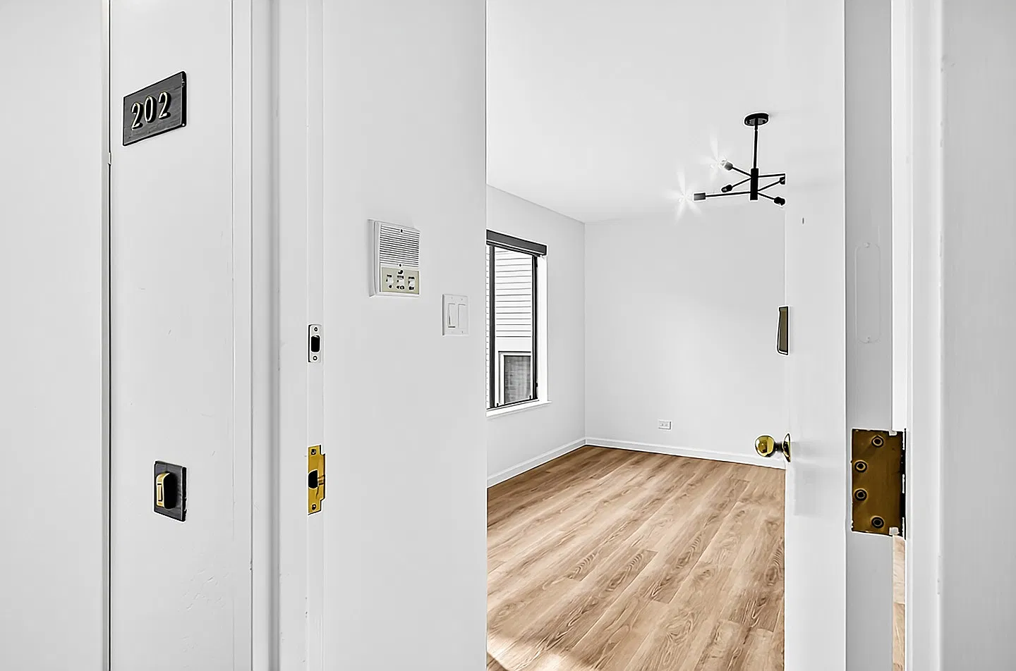 Studio, 320 sqft, $4,500 — Photo 2