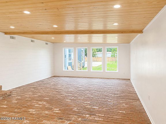 4th image of 11111 Chauvin Ave