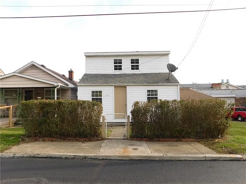 1035 7th St photo 1