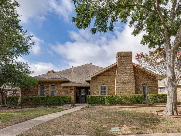 9742 Amberley Dr, Dallas, TX 75243