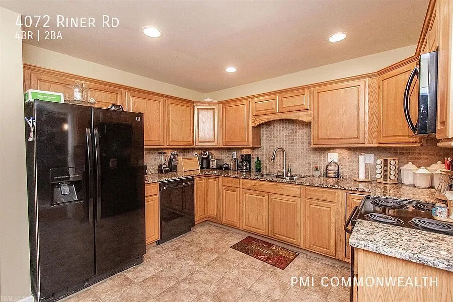 4 Bed / 2 Bath Single Family (Available 3/15/27) — Photo 4