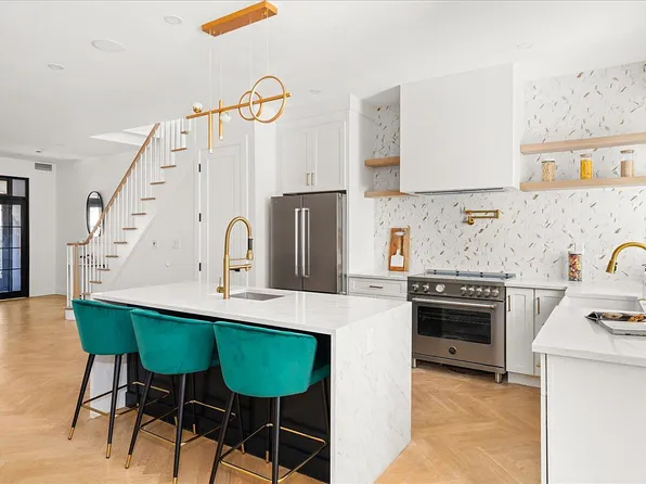418 Bay Ridge Pkwy, Brooklyn, NY 11209