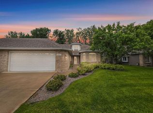 1207 Silverthorn Ct, Shoreview, MN 55126
