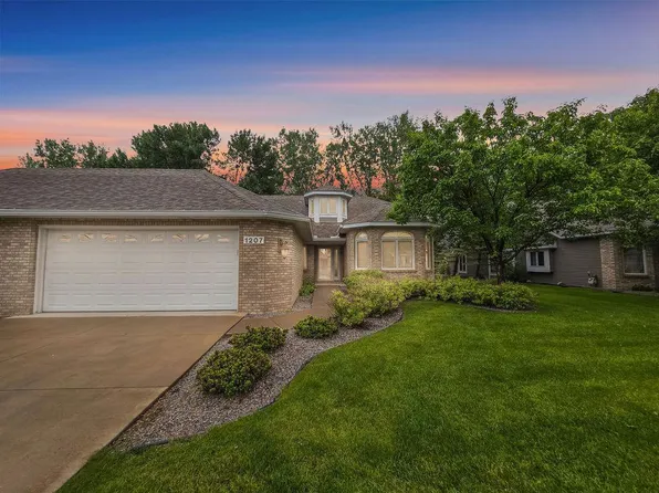 1207 Silverthorn Ct, Shoreview, MN 55126