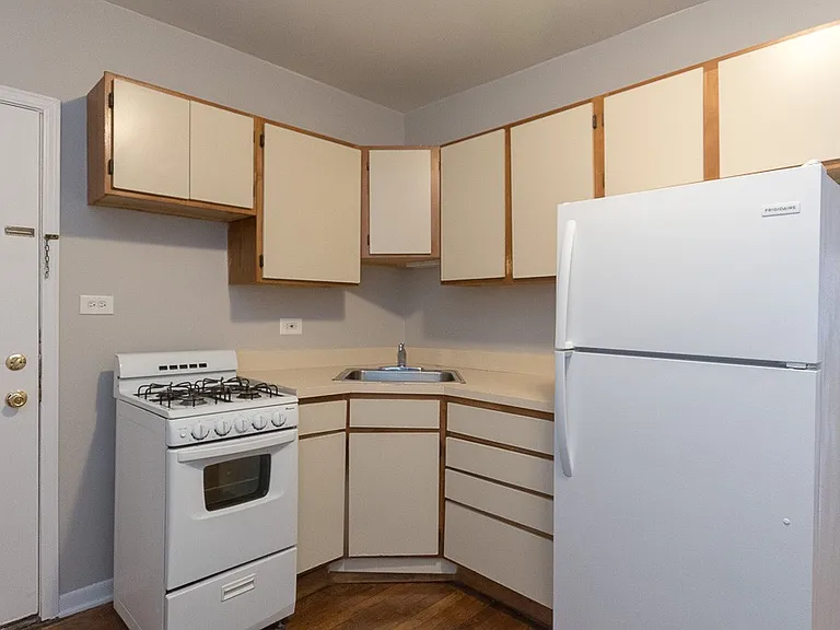 5748 N Winthrop Ave #203 — Photo 4