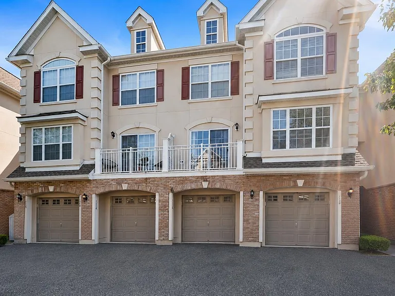 209 Blue Heron Dr — Photo 3