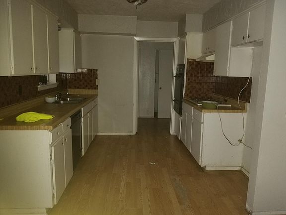 2nd image of 4222 Sweetbriar Dr
