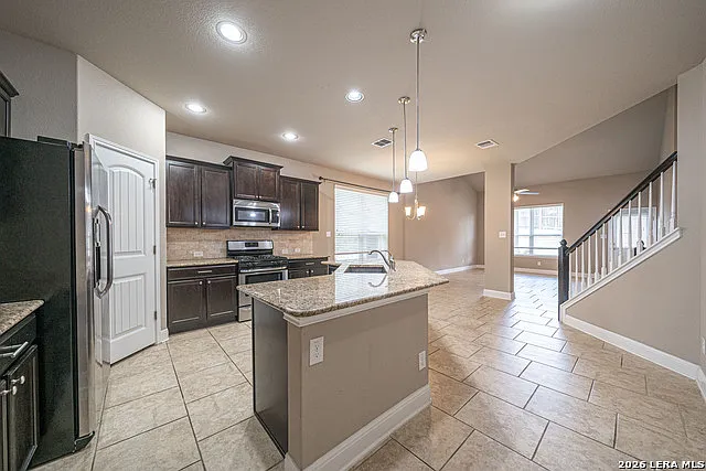 4 bed, 2.5 bath, 2272 sqft, $2,349 — Photo 3
