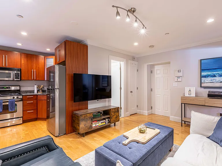 52 Cooper St #1 — Photo 1