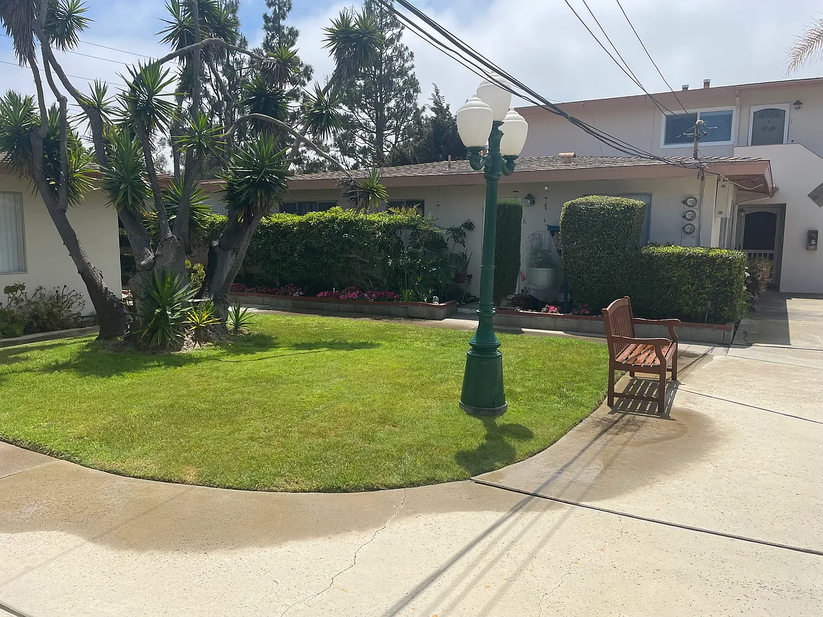 Building Photo - 2231 Canyon Dr #A