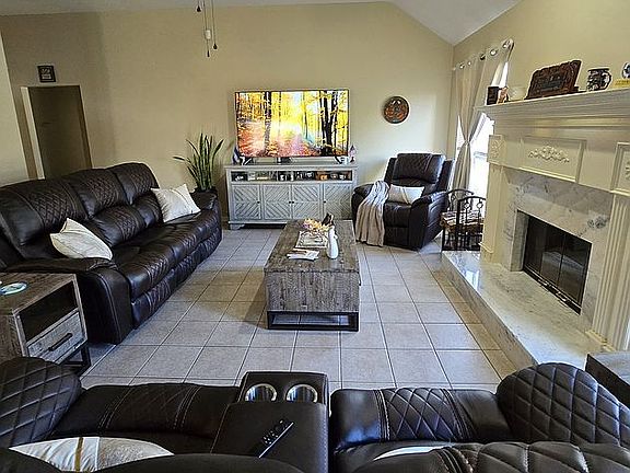 3rd image of 3005 Oaklawn Dr